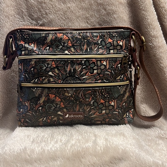 SAKROOTS Artist Circle City Crossbody - Picture 6 of 17
